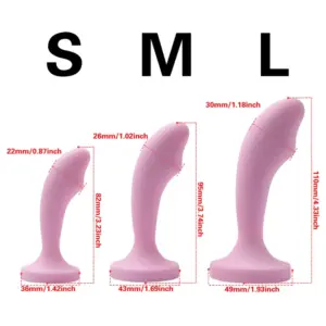 Size chart for Pink Curved Butt Plug-Cherry Velvet displays small (82 mm × 22 mm with 36 mm base), medium (95 mm × 26 mm with 43 mm base), and large (110 mm × 30 mm with 49 mm base) measurements, labeled S, M, and L with red dimension lines. This visual guide helps select the ideal size for personalized comfort.