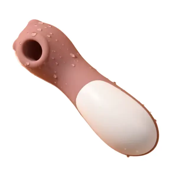 Clit Suction Vibrator – Cubby shown with water droplets on its surface, highlighting its smooth silicone body and water-resistant design.