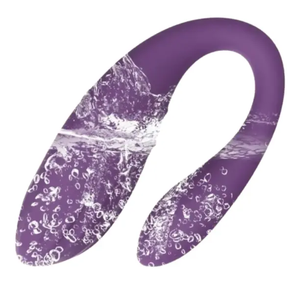 The Vibora Couples Vibrator submerged in water, highlighting its fully waterproof silicone body ideal for bath or shower use.